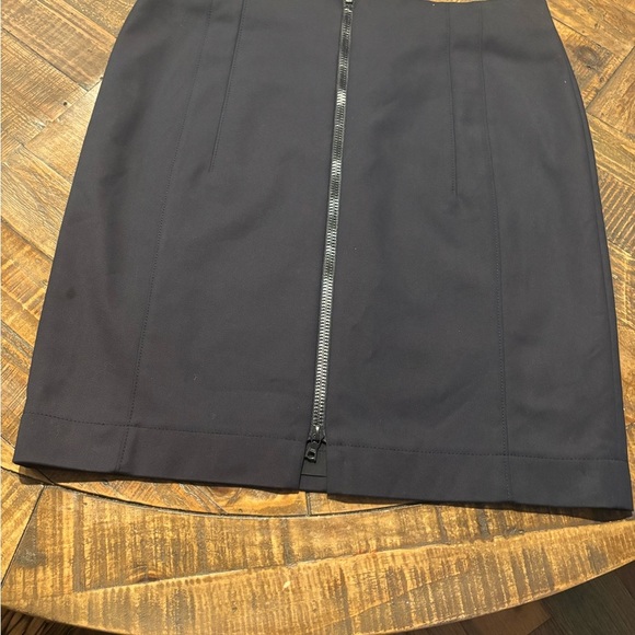 Akris Punto Navy Midi Skirt in size 12. Great condition! Front zip - Picture 6 of 16